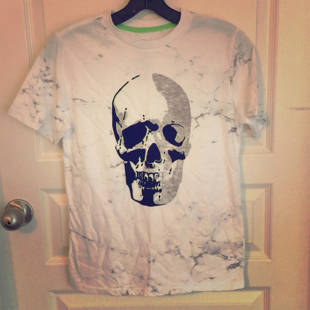 BNWOT White T-shirt with skull face